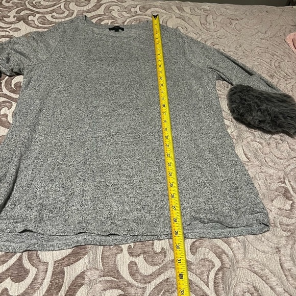 Lane Bryant Gray Faux Fur Modern Sleeves Flowy Drapey Tunic Sweater - Size 14/16 - Picture 9 of 11